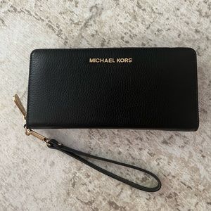 MICHAEL KORS Black leather wallet